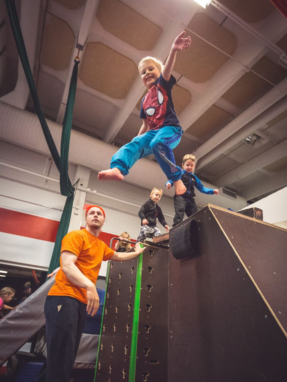 Temppuseikkailu kansikuva pysty